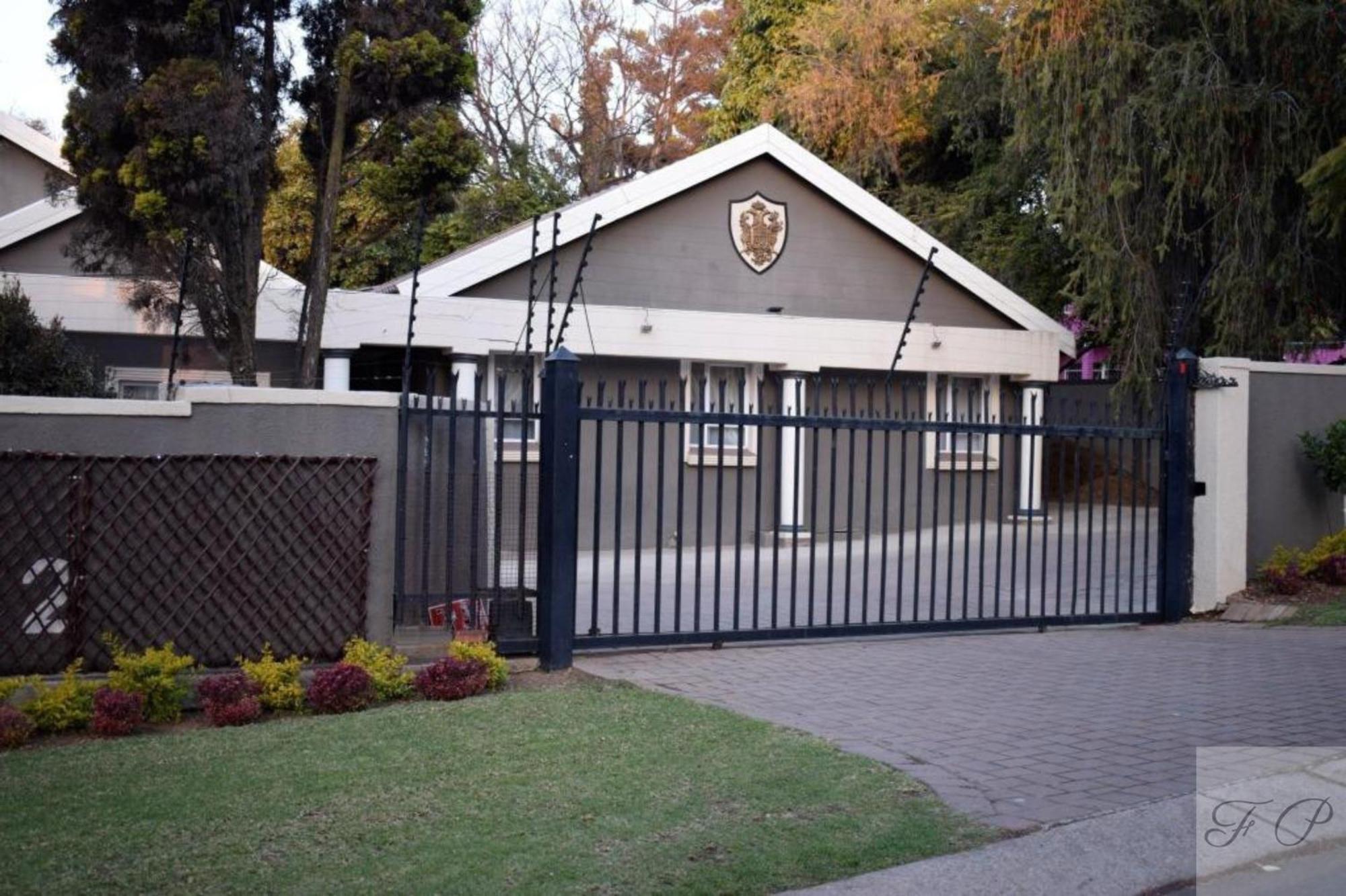 The Elephant Room At Frederick'S Place Pretoria-Noord Kültér fotó
